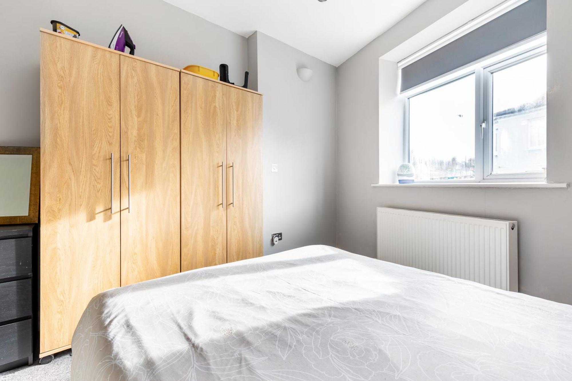 Spacious 2 Bed 2 Bath Apartment With Free Parking For 2 Cars And Underground Station Zone 2 For Quick Access To Central London Up To 10 Guests المظهر الخارجي الصورة