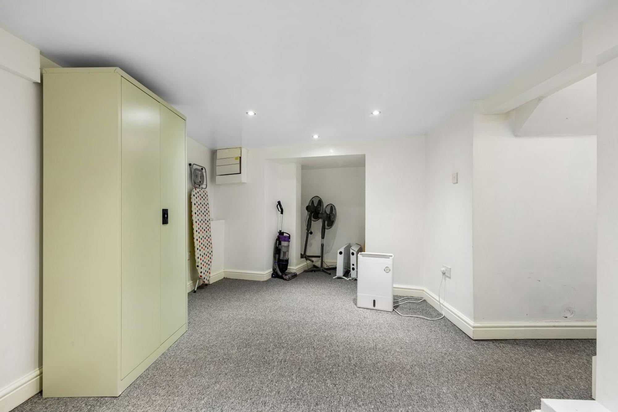 Spacious 2 Bed 2 Bath Apartment With Free Parking For 2 Cars And Underground Station Zone 2 For Quick Access To Central London Up To 10 Guests المظهر الخارجي الصورة