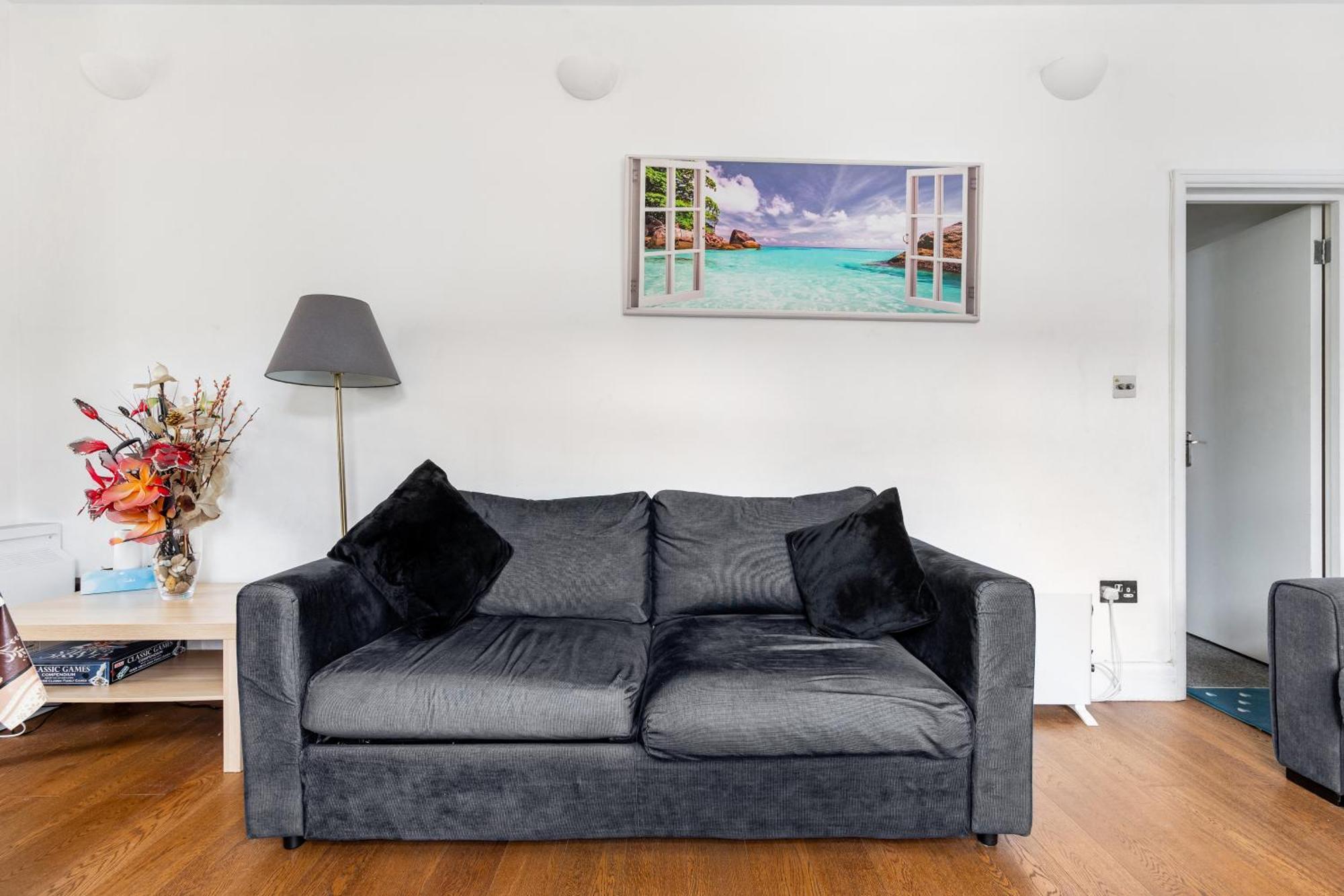 Spacious 2 Bed 2 Bath Apartment With Free Parking For 2 Cars And Underground Station Zone 2 For Quick Access To Central London Up To 10 Guests المظهر الخارجي الصورة