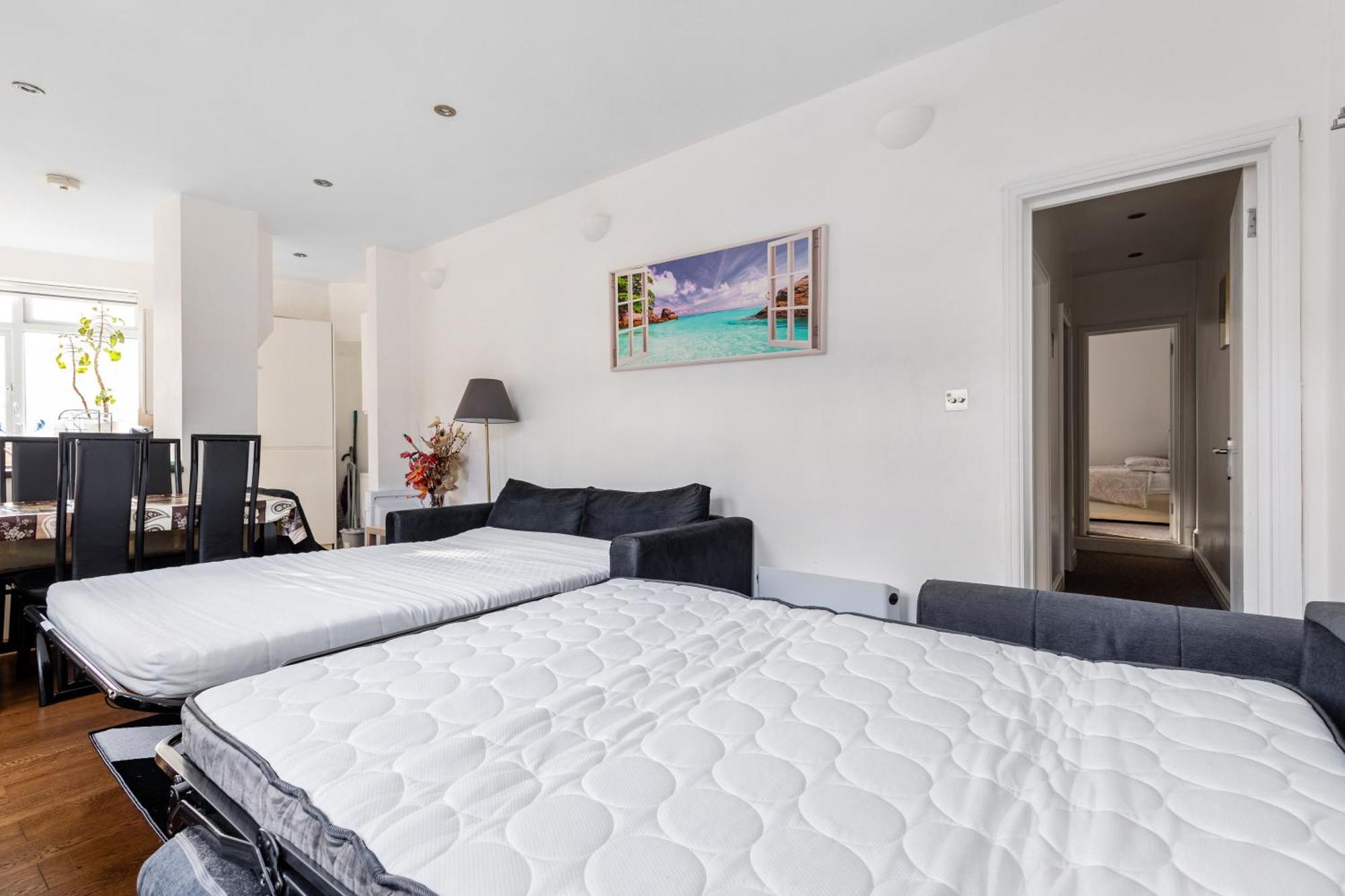 Spacious 2 Bed 2 Bath Apartment With Free Parking For 2 Cars And Underground Station Zone 2 For Quick Access To Central London Up To 10 Guests المظهر الخارجي الصورة